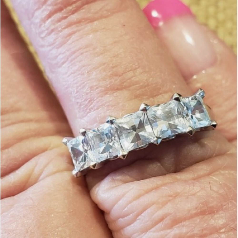 Beautiful 14k white gold cz ring size 7
